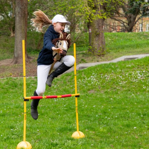 Skippi Hobby Horse z kantarem - Karmel - A3 HH - prezent na dzień dziecka Skippi